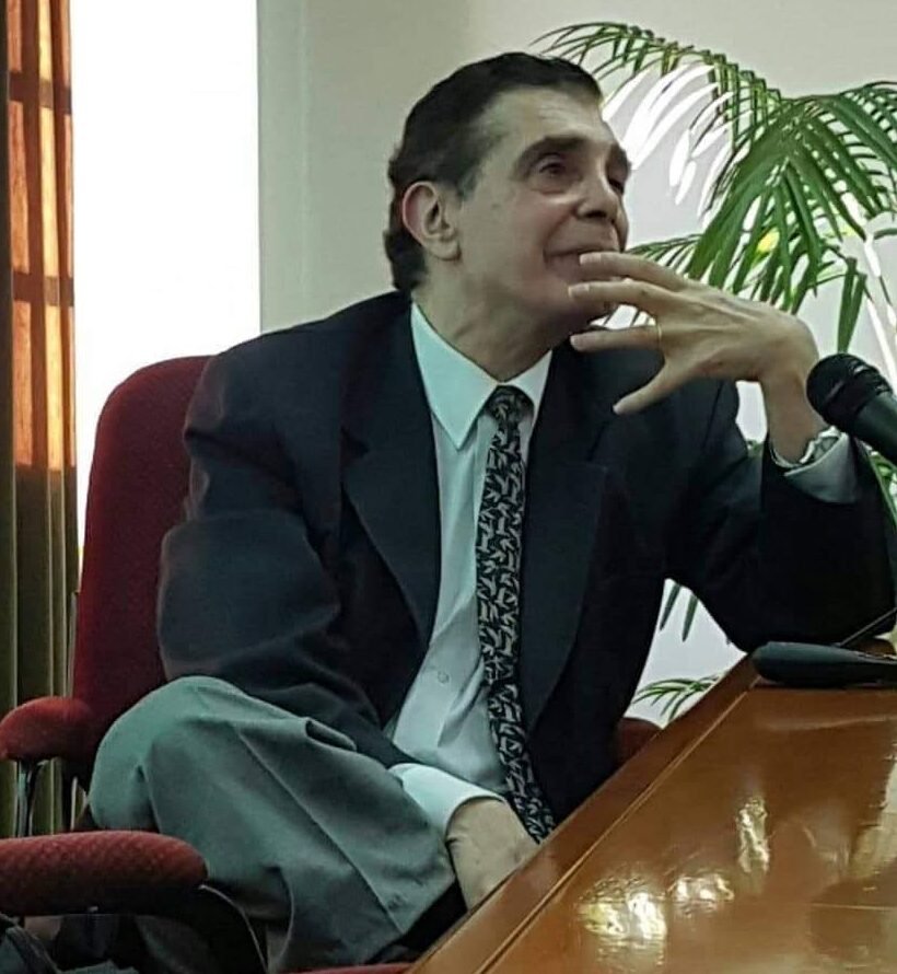 Dr. Carlos Mangone